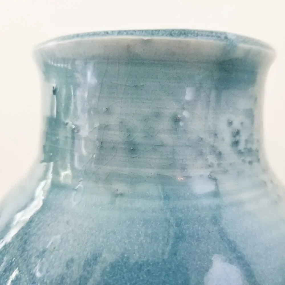 Vintage prispot porcelain drip glass vase